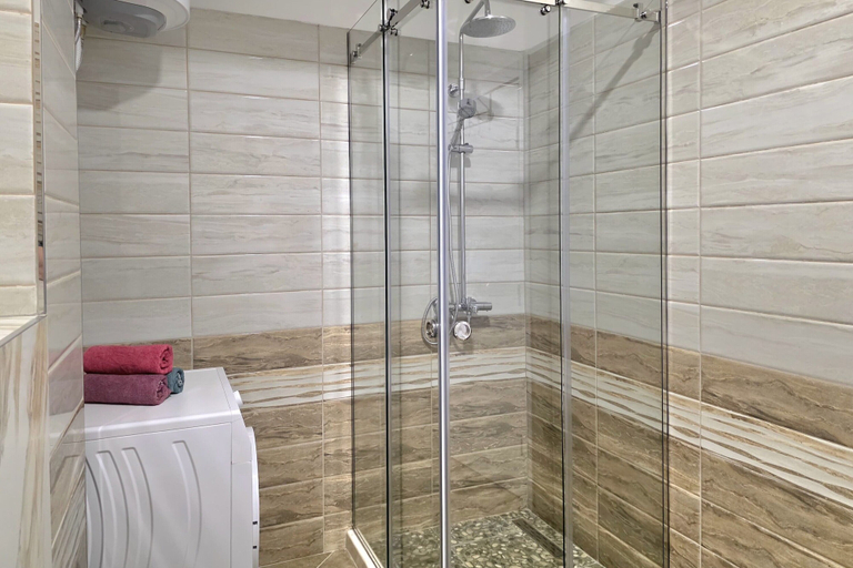 Bathroom 3, Beachfront Apartment Durres at Shkembi Kavajes Kamelia Building, Durrësit