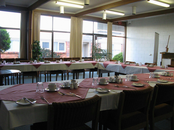 Food & Drinks 5, Barclay Motor Inn, Devonport