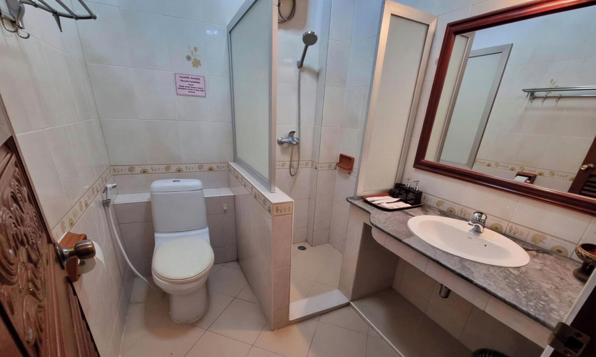 Bathroom 5, Khampiane Hotel, Vientiane