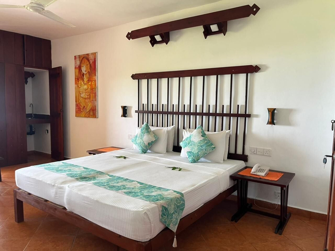 Bedroom 3, The Long Beach Resort, Habaraduwa