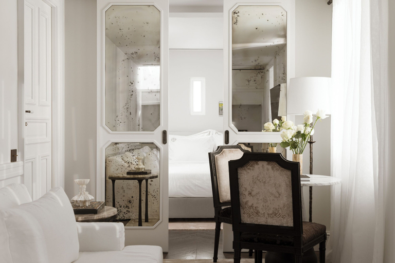 Room 5, Emperose Residence, Attica