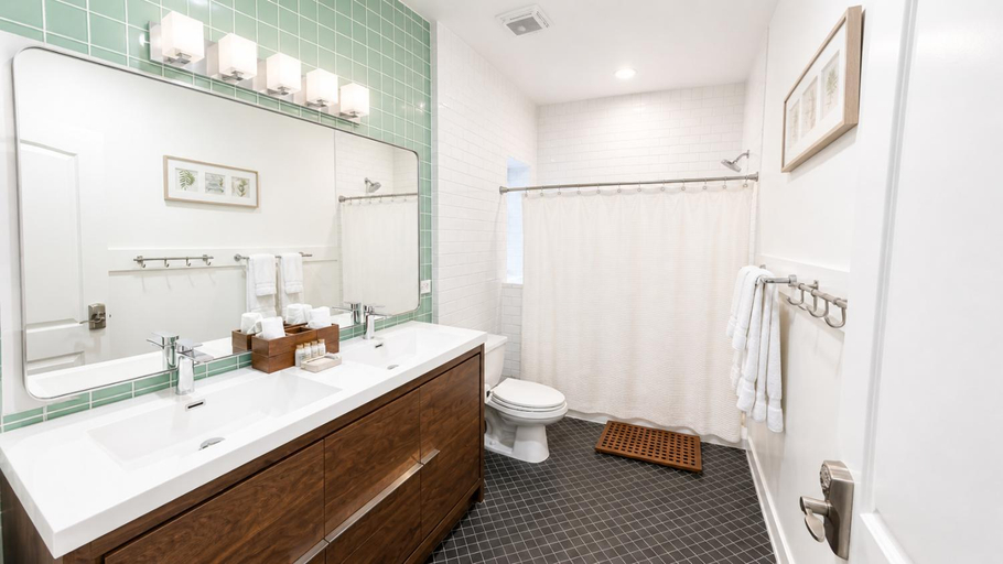 Bathroom 2, House 5863- Bed and Breakfast - Adults Only, Cook