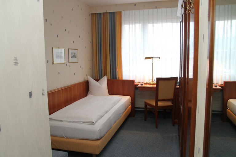 Bedroom 5, Hotel Sonne, Rheintal