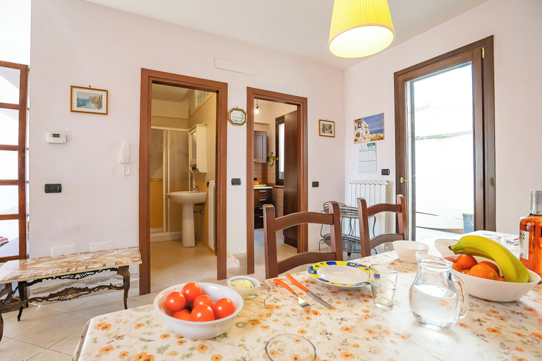 Dining 3, Casa Pascoli With Veranda Dining Near Sandy Beach, Lecce