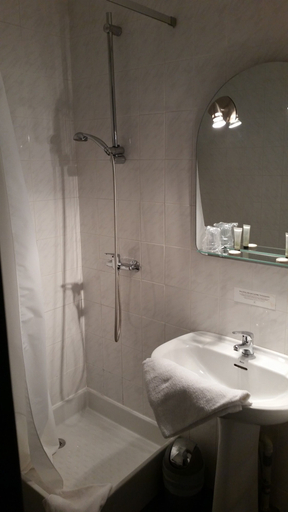 Bathroom 4, Hotel Les Comtes de Pardiac, Gers