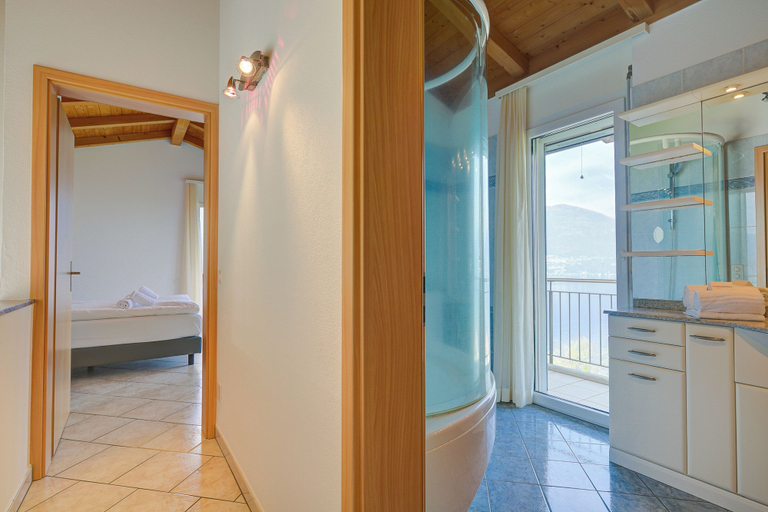 Room 4, Casa Zaira 2 3BR in Caviano Gambarogno, Locarno