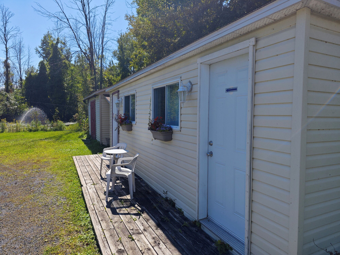 Exterior & Views 2, Objectif Santé, Champlain