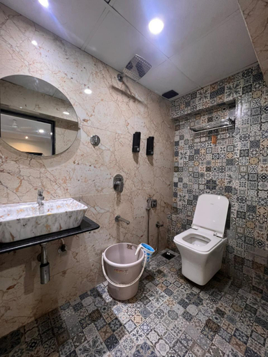 Bathroom, Diamond Hotel	, Mumbai Suburban