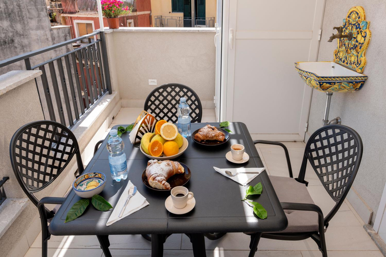 Food & Drinks 5, EPONIMI ROOMs, Messina