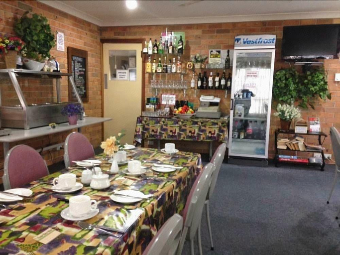 Food & Drinks, Forster Palms Motel, Great Lakes