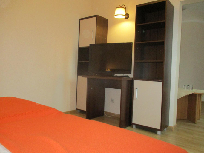 Others 4, Hotel Pod Platanami, Trzebnica