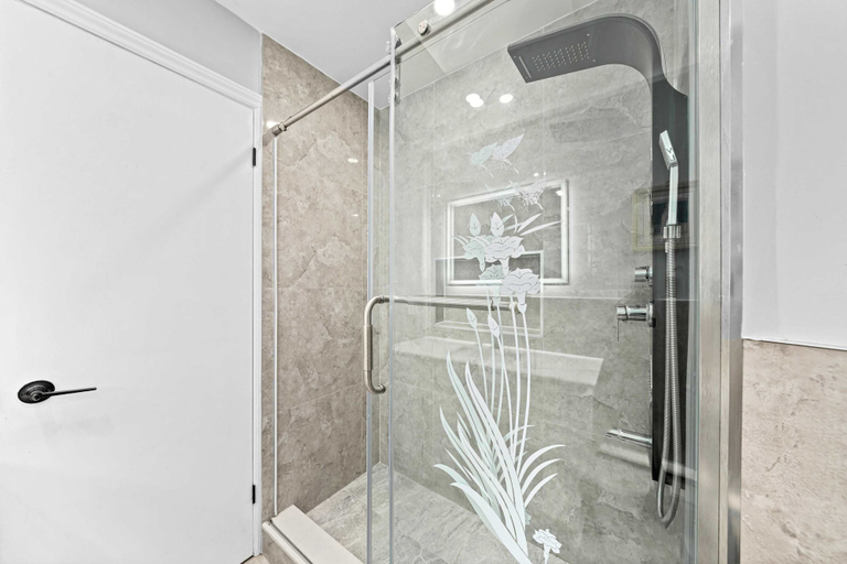 Interior 5, Modern Suite Near Dufferin Grove Transit Line, Toronto