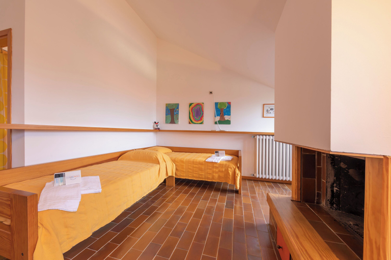 Others 5, Sunset in Ranco: Lakeview Townhouse With Private Garden, Varese