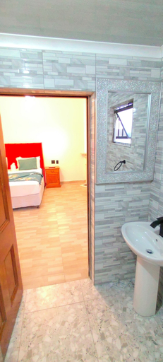 Bathroom 3, Neo & Ruks Guest House Parow, City of Cape Town