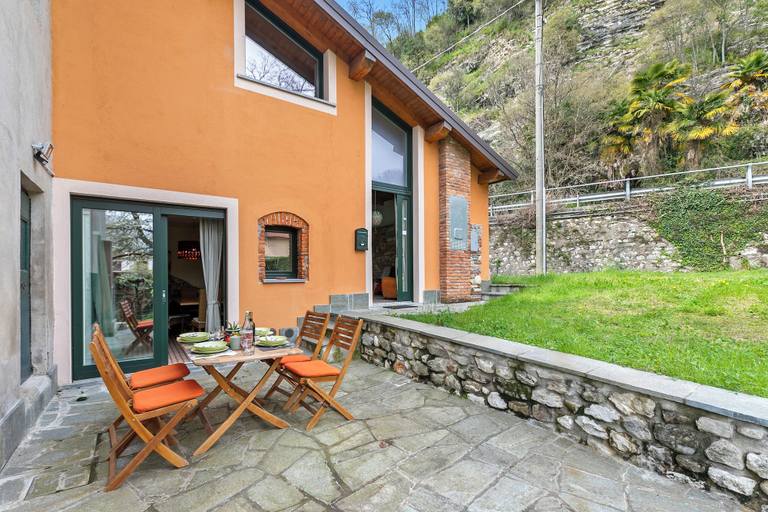 Outdoor dining 5, La Maison Du Lac - 50 Meters From Lake , Private Parking&bbq, Varese