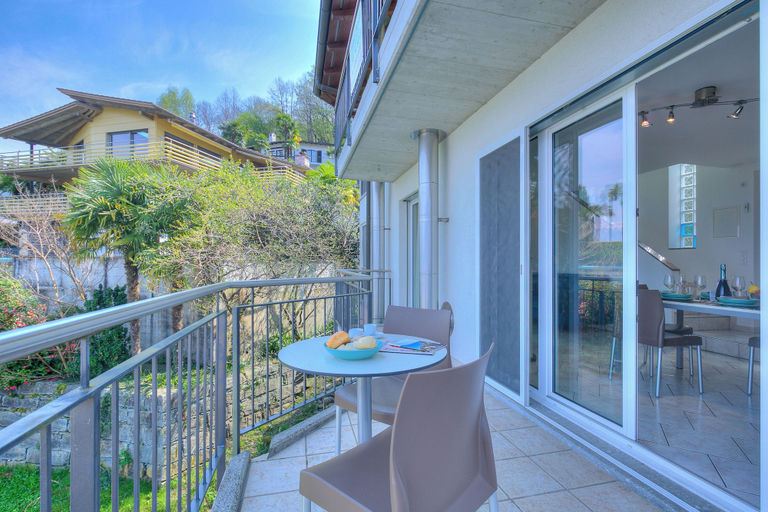 Outdoor dining 3, Casa Zaira 2 3BR in Caviano Gambarogno, Locarno