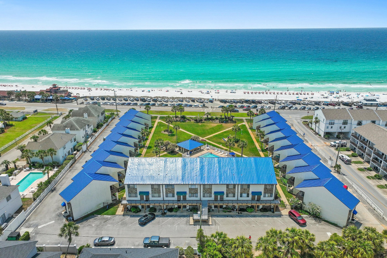 Exterior & Views 2, Blue Surf 17A, Walton