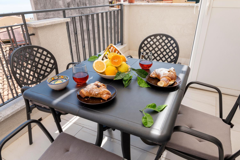 Food & Drinks 4, EPONIMI ROOMs, Messina
