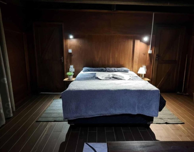 Room 5, Chobe Lesoma Chalets Hotel, Chobe