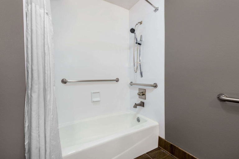Bathroom 4, Hotel 1550 - SFO Airport, San Mateo