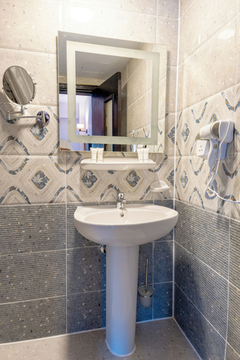 Bathroom 5, Minamark Resort & Spa, for families & couples only, Al-Ghurdaqah