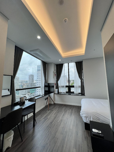 Bedroom 2, JD Tower Hotel, Jung