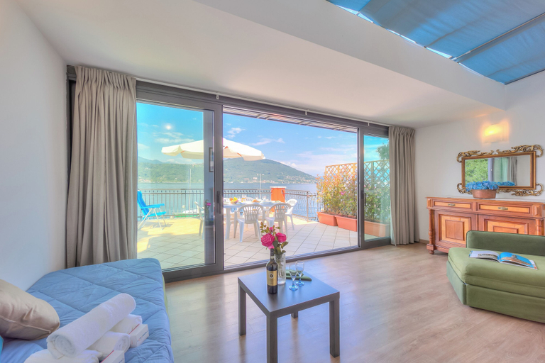 Living area 5, Red House: Beachfront Terrace & Private Beach, Verbano-Cusio-Ossola