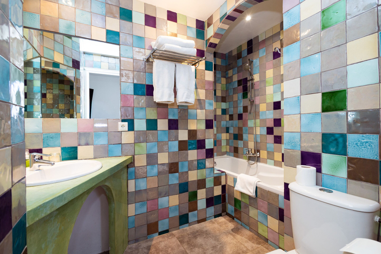 Bathroom 2, Hôtel la Rotonde, Var