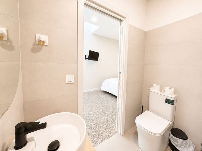 Others 3, Hostal Majadahonda, Madrid