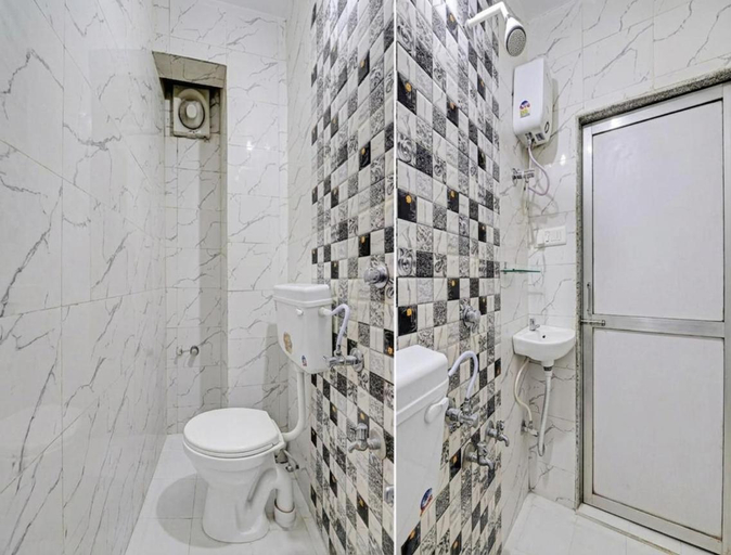 Bathroom, Hotel Sarovar Inn, Ahmadabad