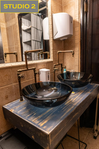 Bathroom 3, Platos's Academy Studio 100m² (4min METRO), Attica