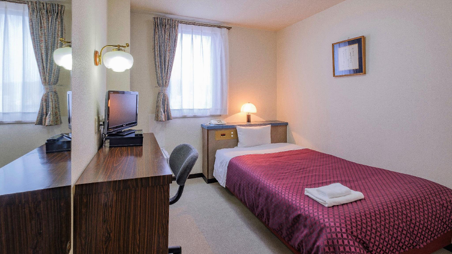Bedroom 3, Nobeoka Royal Hotel, Nobeoka