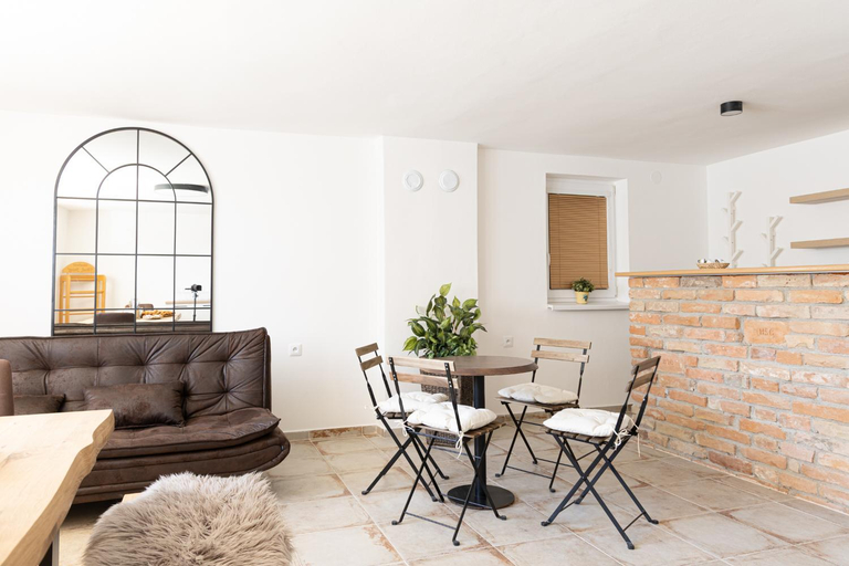 Others 3, Apartman Marie, Hodonín