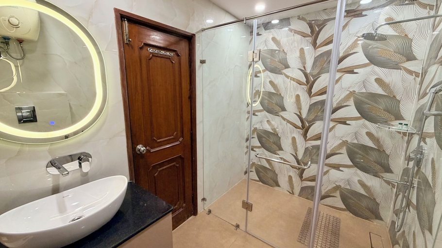 Bathroom 4, Kashish Residency - Premium Rooms, Gautam Buddha Nagar