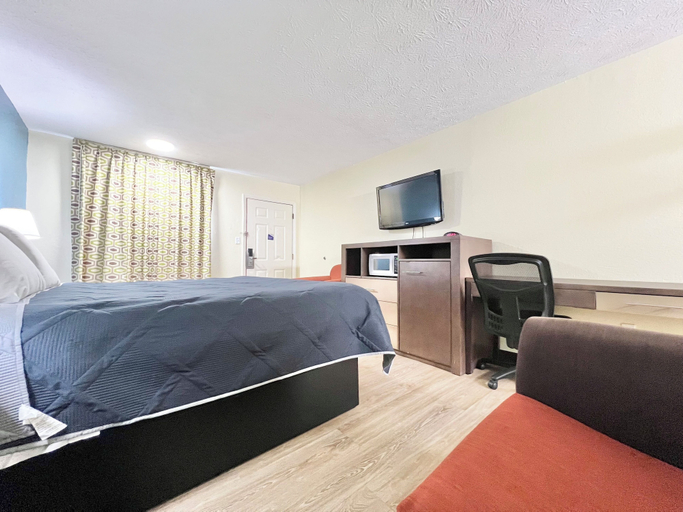 Bedroom 2, Hometown INN, Madison