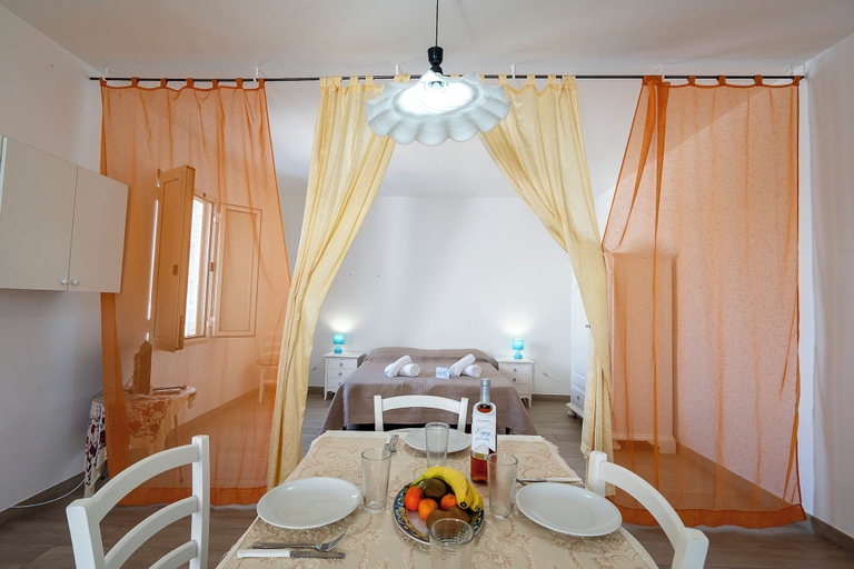 Room 2, Onde Dorate - Apartment in the Centre, Close to Beach, Lecce