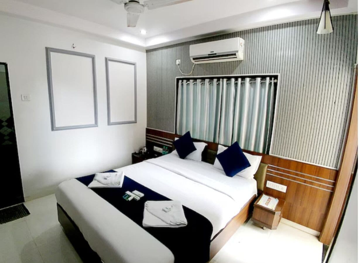 Room 4, Hotel Kiara Govind Park, Ahmadnagar