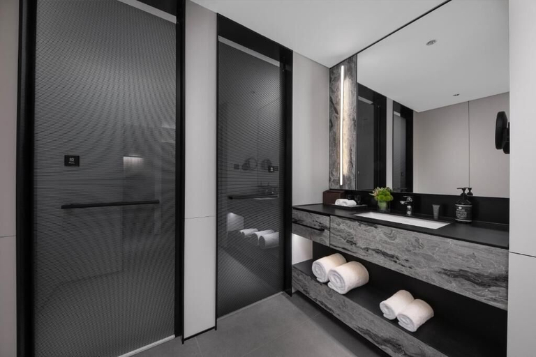 Bathroom 5, IntercityHotel Shanghai jinqiao, Shanghai