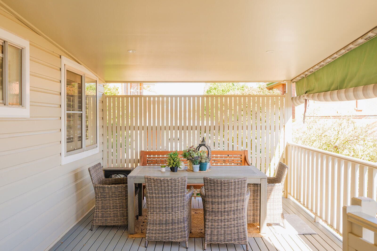 Outdoor dining 2, Cozy Cottage with Kitchen & Patio, Tamworth Regional - Pt A