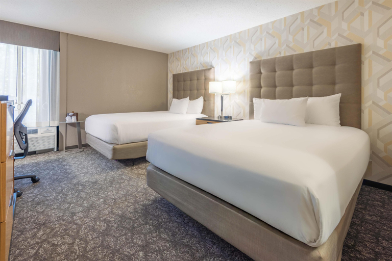 Bedroom 3, Drury Inn & Suites St. Louis Airport, Saint Louis