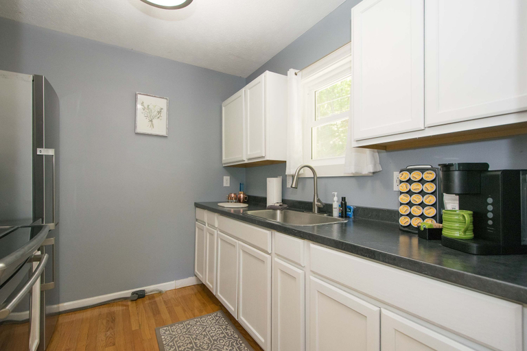 Room 2, Lakefront Tiny House w Free Tix Dock Dogs OK, Rutherford