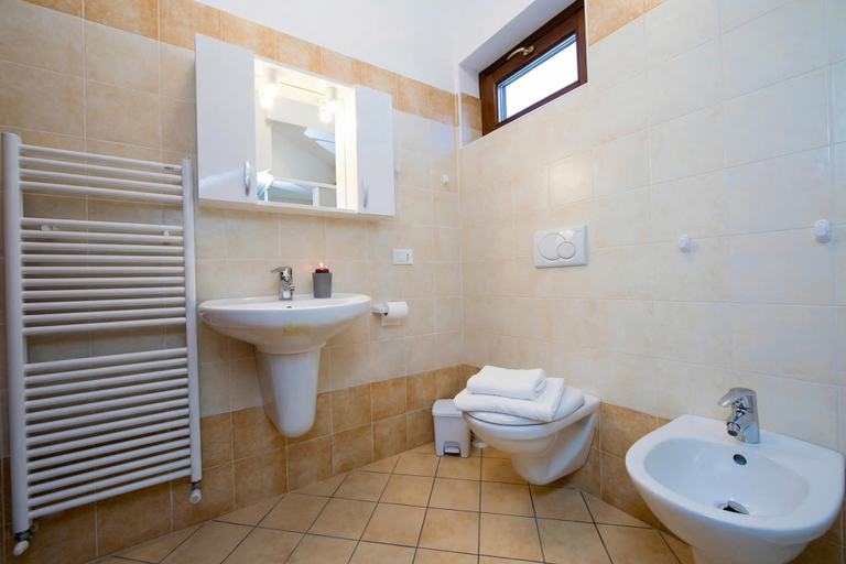 Bathroom 3, Le Betulle Garden in Laveno, Varese