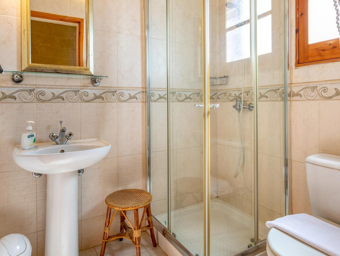 Bathroom 5, Ta'leli Pool Farmhouse in Gozo