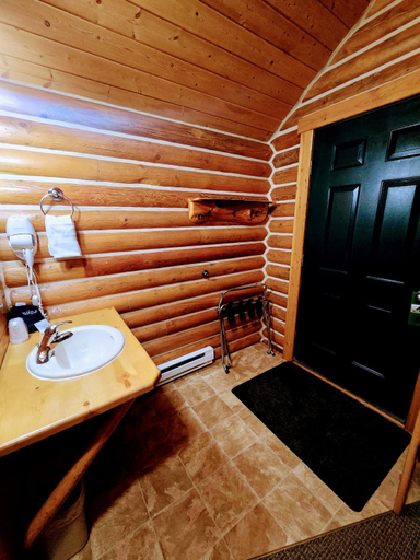 Bathroom 2, Alpine Lodge, Carbon