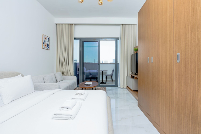 Room 3, Modern Studio with Premium Amenities, Dubai