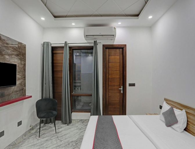 Room 5, Quadis Central, Gautam Buddha Nagar