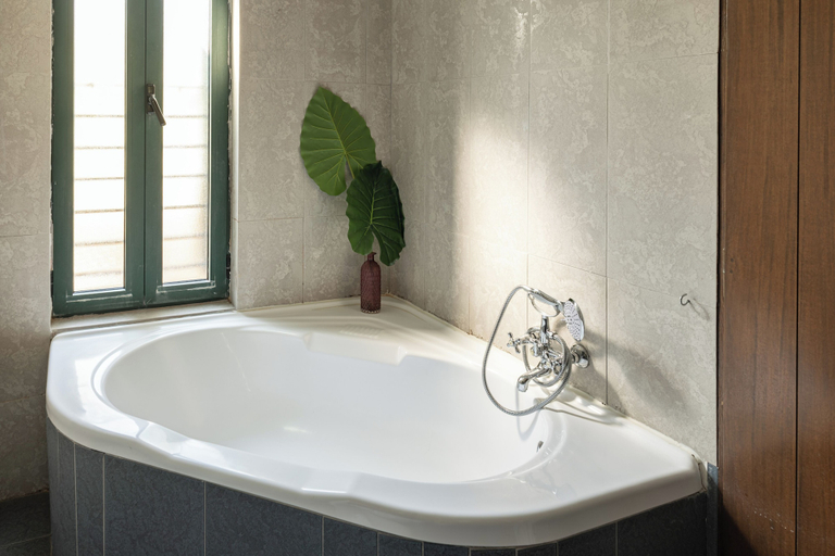Bathroom 5, Vathyskia Guesthouse, Peloponnese