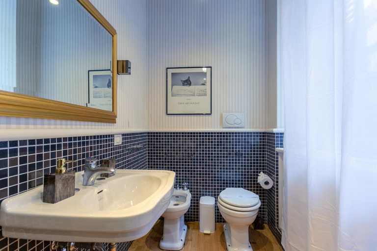 Bathroom 3, Portico D'ottavia, Rome