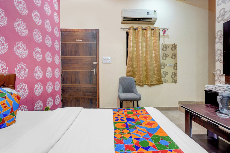 Room 5, FabHotel Chandra Dreams - 600m from Banaras Railway Station, Varanasi