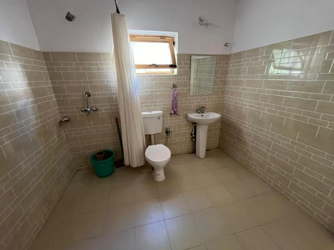 Bathroom 5, Hotel Namgyal Villa, Leh